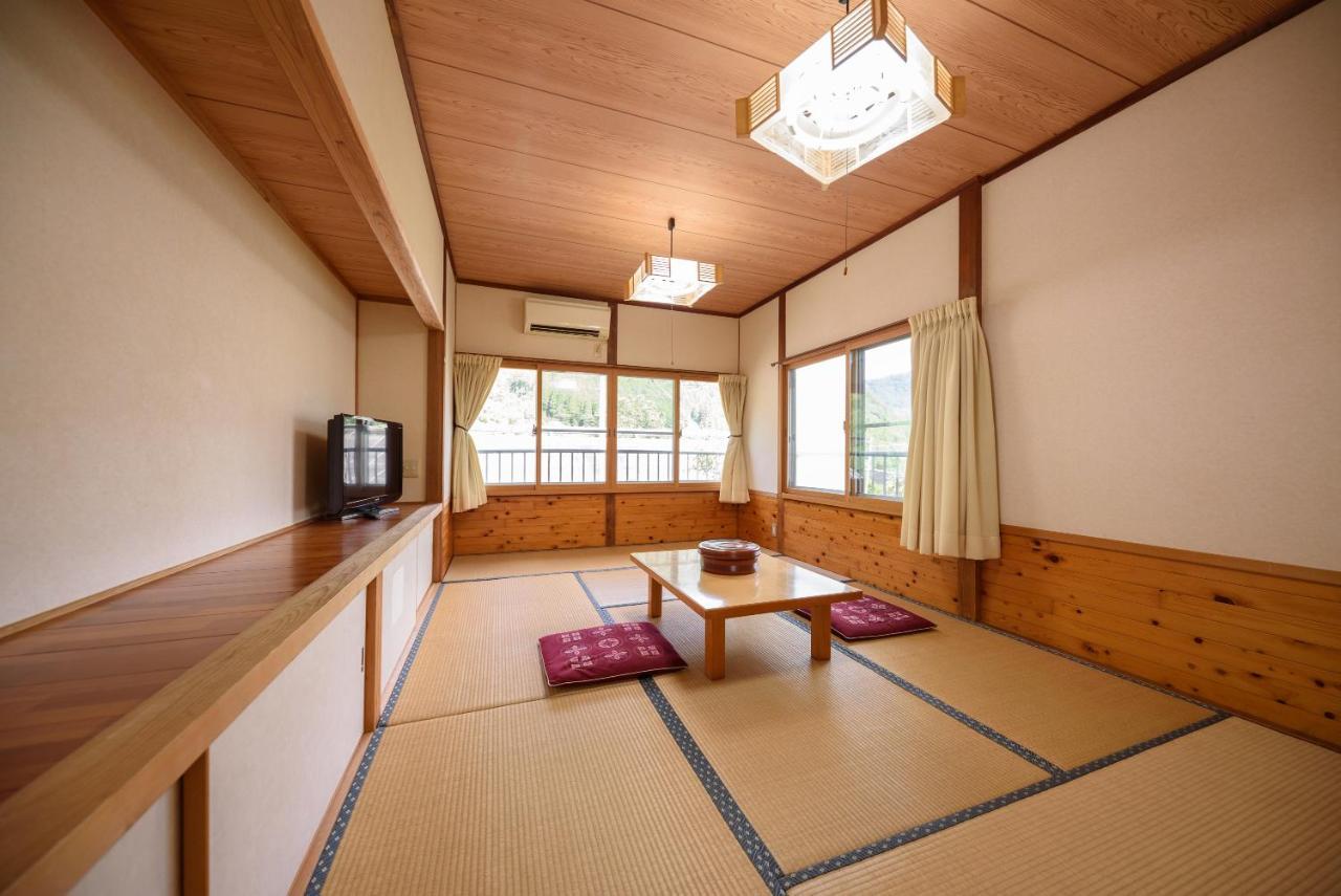 Minshuku Tsutaya Hotell Yufu Eksteriør bilde