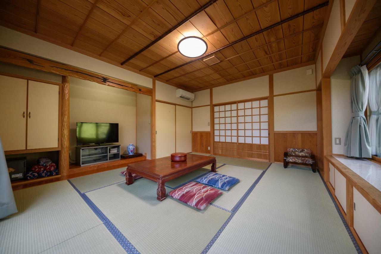 Minshuku Tsutaya Hotell Yufu Eksteriør bilde